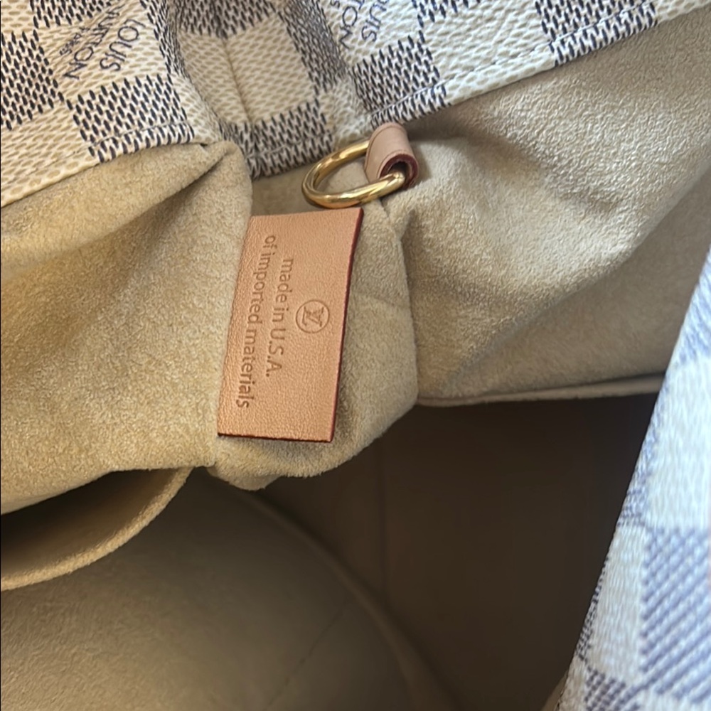 Louis Vuitton MM artsy in great condition handle has a small dent - Picture 5 of 15